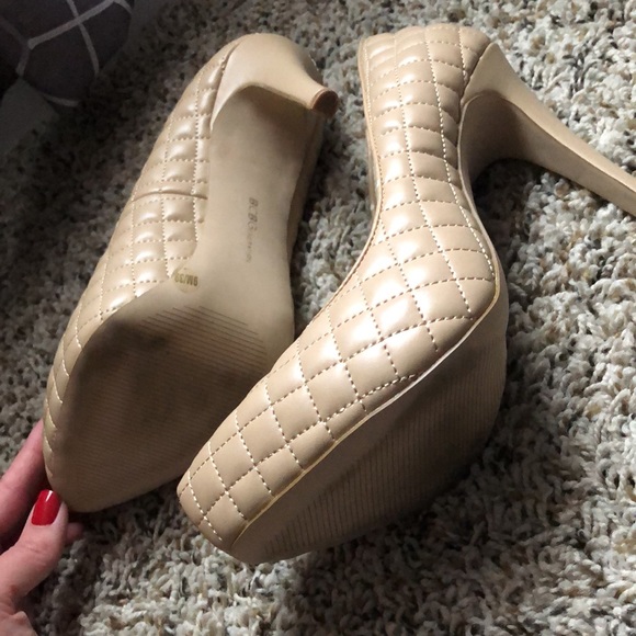 BCBG Pumps - Picture 4 of 5